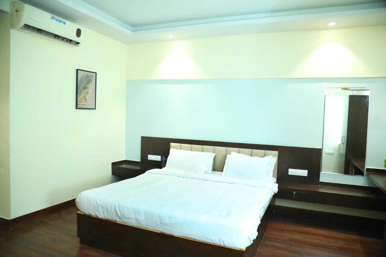 Country Inn & Suites By Turtle Bombay Esterno foto